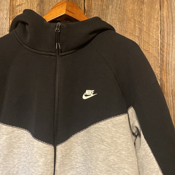 Black and grey Nike tech - Picture 2 of 4